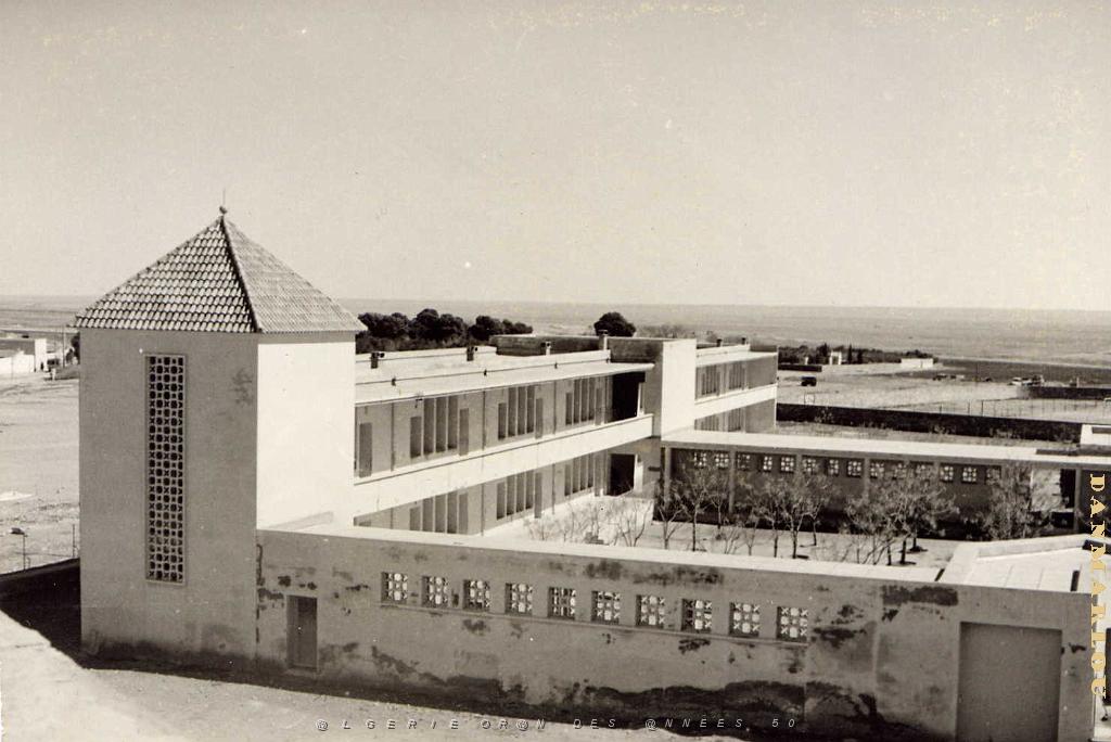 Mecheria Ecole Marechal Leclerc.jpg